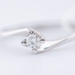 dettaglio pietra Anello Gioiello Oro 750‰ Diamante Comete Gioielli ANB 2035