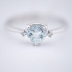 dettaglio pietra Anello Gioiello Fantasia di Acquamarina Comete Gioielli ANQ 300