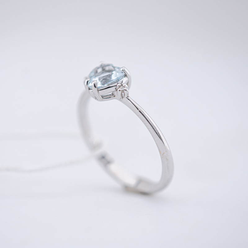 dettaglio sull'Anello Gioiello Fantasia di Acquamarina Comete Gioielli ANQ 300