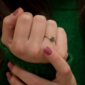 indosso Anello Gioiello Oro Rosé 750‰ Zirconi Verdi Ambrosia AAZ 130