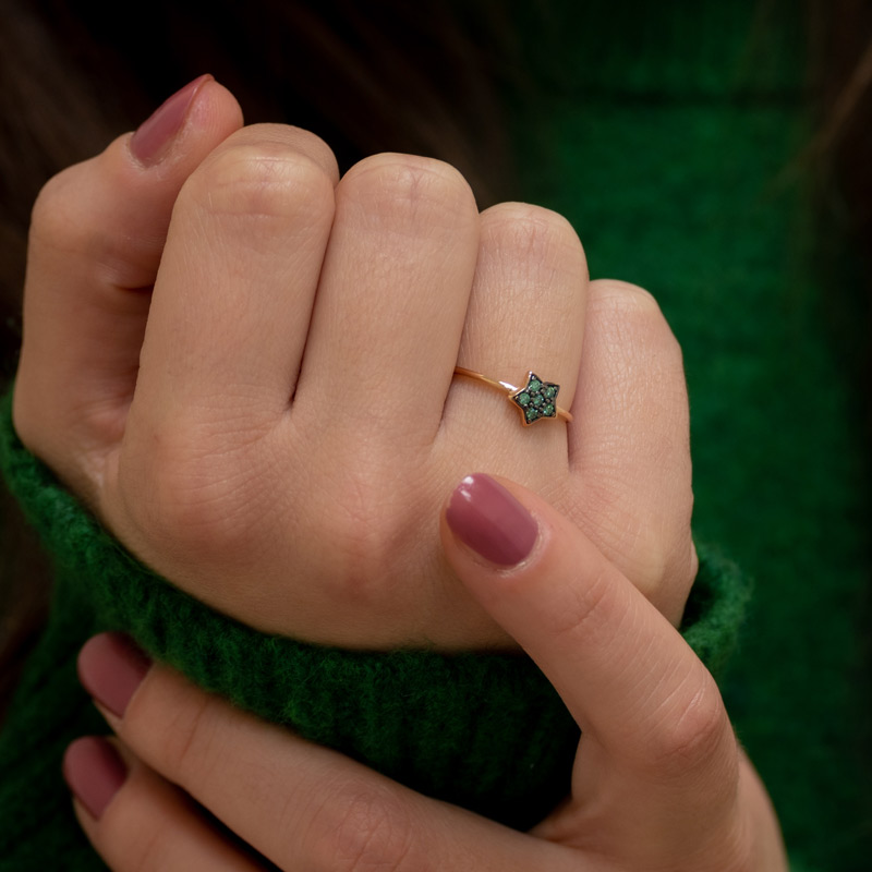 indosso Anello Gioiello Oro Rosé 750‰ Zirconi Verdi Ambrosia AAZ 130