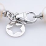 dettaglio chiusura bracciale comete gioielli oro e perle brq 110 s