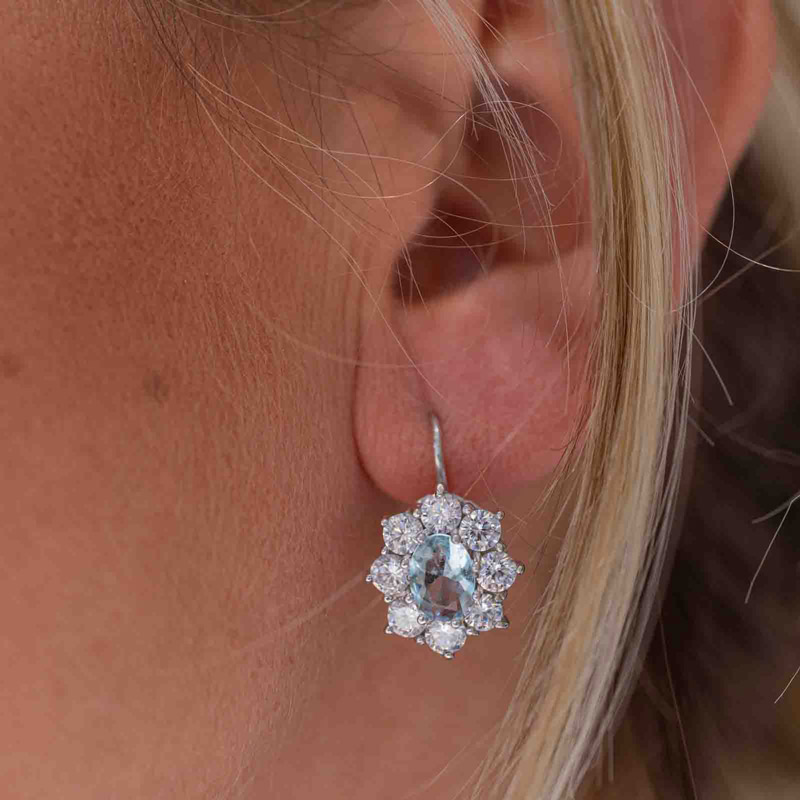 orecchini-gioiello-zirconi-bianchi-acquamarina-gioielleria-sanetti-orgs13za-3 indosso Orecchini Gioiello Zirconi Bianchi Acquamarina Gioielleria Sanetti ORGS13ZA