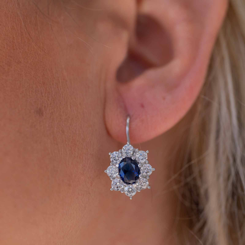 orecchini-gioiello-zirconi-bianchi-zaffiro-gioielleria-sanetti-orgs10zb-2 indosso Orecchini Gioiello Zirconi Bianchi Zaffiro Gioielleria Sanetti ORGS10ZB