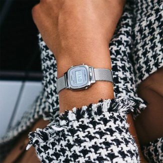 indosso Orologio Casio Vintage LA670WEM-7EF