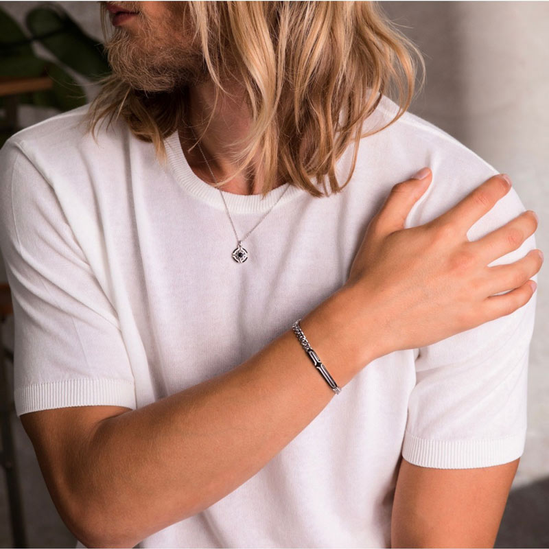 bracciale-grumette-argento-pietra-nera-zancan-ESB087-3 indosso Bracciale Grumetta Argento Targa e Pietra Nera Zancan ESB087