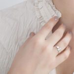 Anello I Preziosi Bimba Oro Bianco Rosa Diamanti LeBebé LBB112 indosso