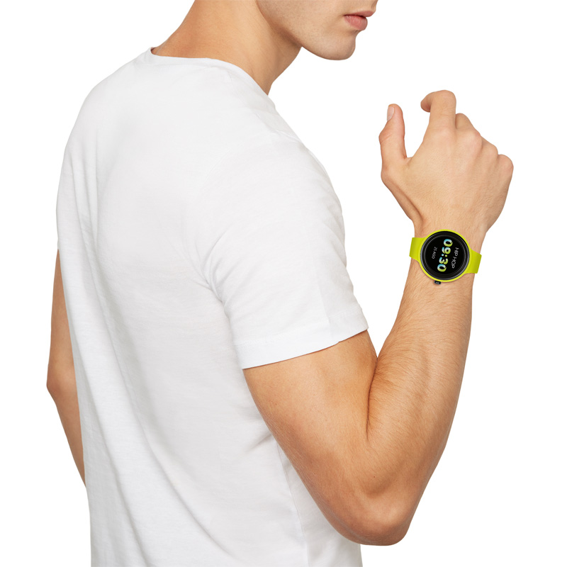 orologio-smartwatch-hero-next-cyber-lime-nero-hip-hop-hwu1195-indosso Orologio Smartwatch Hero Next Cyber Lime Nero Hip Hop HWU1195 indosso