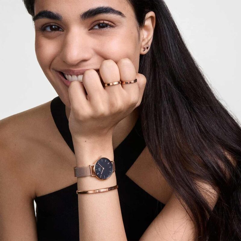 orologio-solo-tempo-daniel-wellington-petite-melrose-acciaio-rose-dw00100161-indosso orologio solo tempo daniel wellington petite melrose acciaio rose dw00100161 indosso