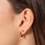 Orecchini Lobo Mezza Luna Taglio Goccia WSBZ02262R indosso