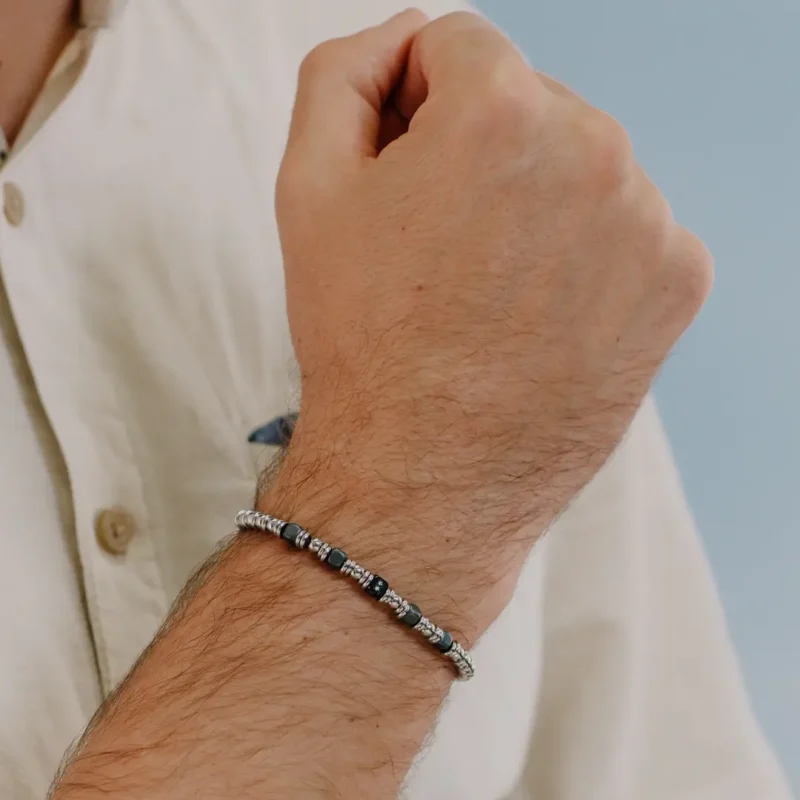 bracciale-comete-uomo-acciaio-pvd-nero-onice-nero-zirconi-bianchi-ubr-884-indosso Bracciale Comete Uomo Acciaio PVD Nero Onice Nero Zirconi Bianchi UBR 884 indosso