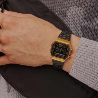 orologio digitale casio a168wegb-1bef indosso