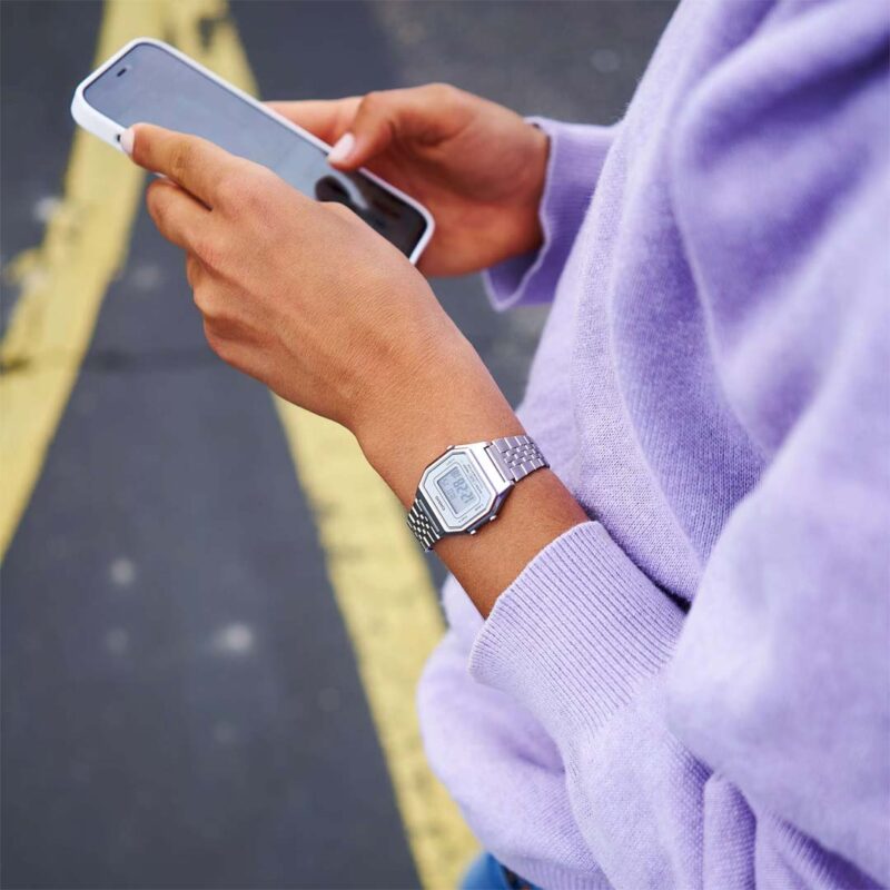 orologio digitale casio vintage la680wea-7ef indosso