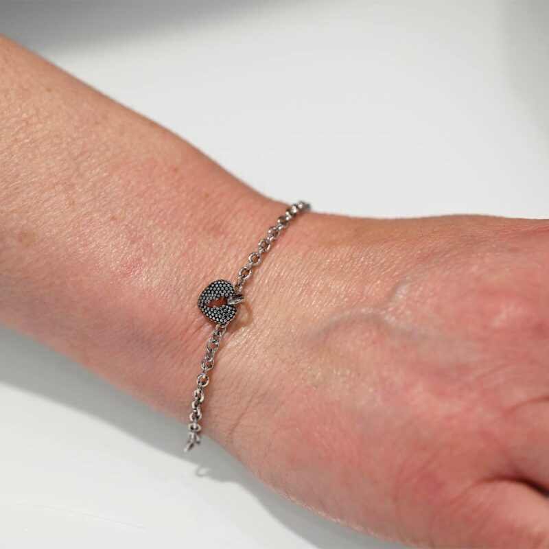 bracciale-john-richmond-broken-heart-bronzo-indosso Bracciale John Richmond Broken Heart Bronzo indosso
