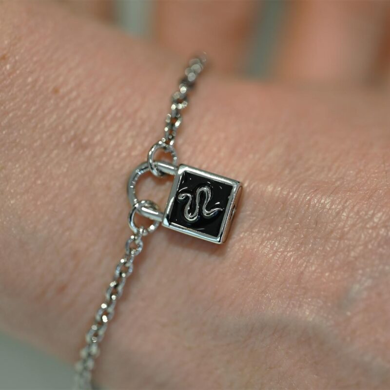 bracciale john richmond lock bronzo jrlb03bw dettaglio indosso