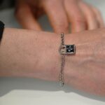 bracciale john richmond lock bronzo jrlb03bw indosso