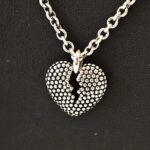 Collana John Richmond Broken Heart Bronzo dettaglio