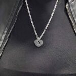 Collana John Richmond Broken Heart Bronzo indosso