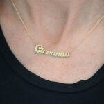collana nome oro 18k dettaglio indosso