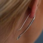 orecchini breil b whisper acciaio argentato tj3703 indosso chiusura