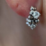 orecchini cerchio john richmond millesime JRME03BK bronzo e zirconi indosso dettagli