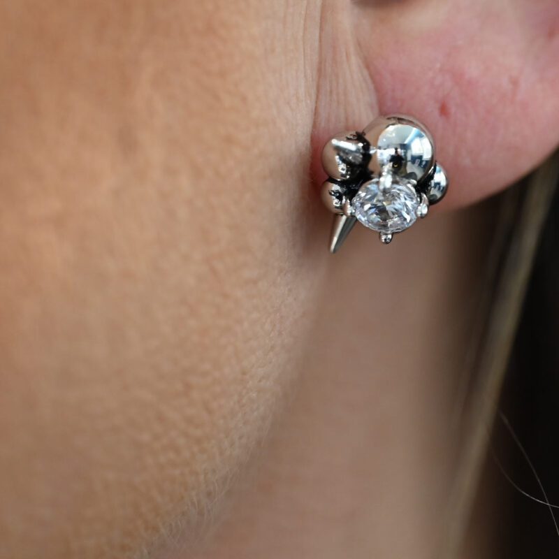 orecchini john richmond millesime JRME01BW indosso