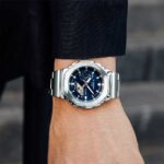 orologio casio g-shock blu gm 2110d 2ber dettaglio indosso