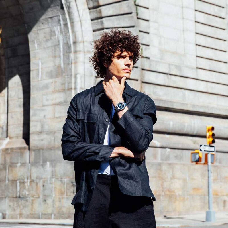 orologio casio g-shock blu gm 2110d 2ber indosso