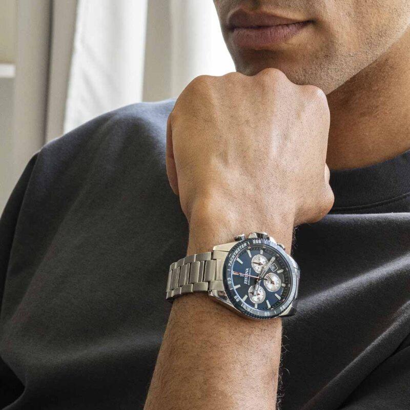 orologio cronografo festina blu f20560/2 dettaglio indosso