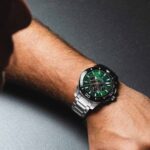 orologio cronografo festina chrono bike verde f20641/a indosso