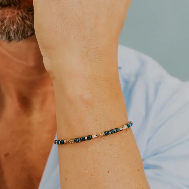 bracciale-comete-acciaio-ematite-pvd-blu-rose-ubr-1226-indosso bracciale comete acciaio ematite pvd blu rose ubr 1226 indosso