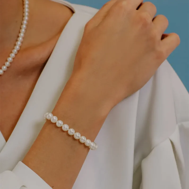 bracciale comete gioielli filo perle acquadolce oro 18k brq 109 am indosso