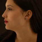 Orecchini Salvini Gioielli Dora Oro Binaco 18Kt Diamanti e Smeraldi 20057651 indosso