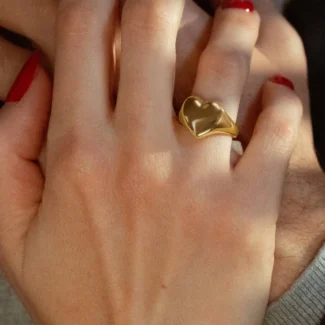 anello amen chevalier mio cuore dorato ancug2 indosso