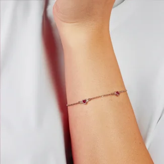 Bracciale Amen Cinque Cuori Rubino Argento 925 Rosè e Zirconi Rossi BRCUSERRZ indosso