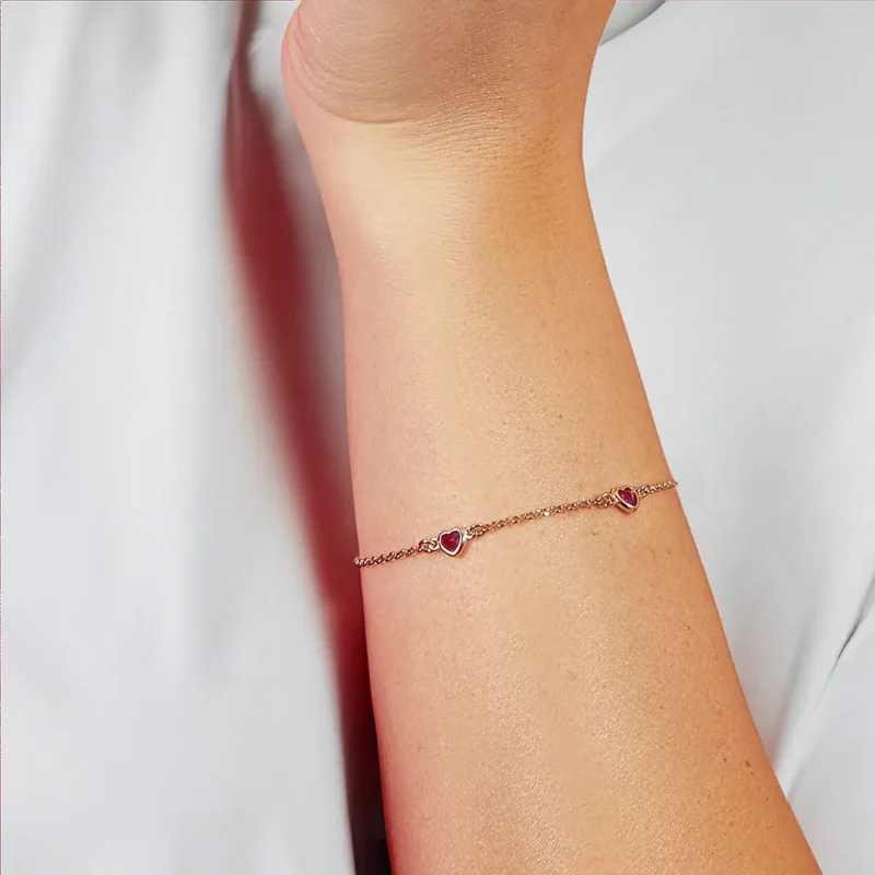 Bracciale Amen Cinque Cuori Rubino Argento 925 Rosè e Zirconi Rossi BRCUSERRZ indosso