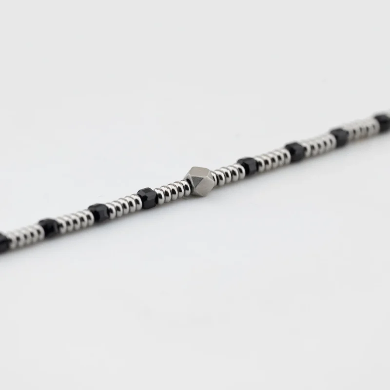 bracciale-breil-priam-acciaio-e-spinello-nero-tj3649-dettaglio bracciale breil priam acciaio e spinello nero tj3649 dettaglio