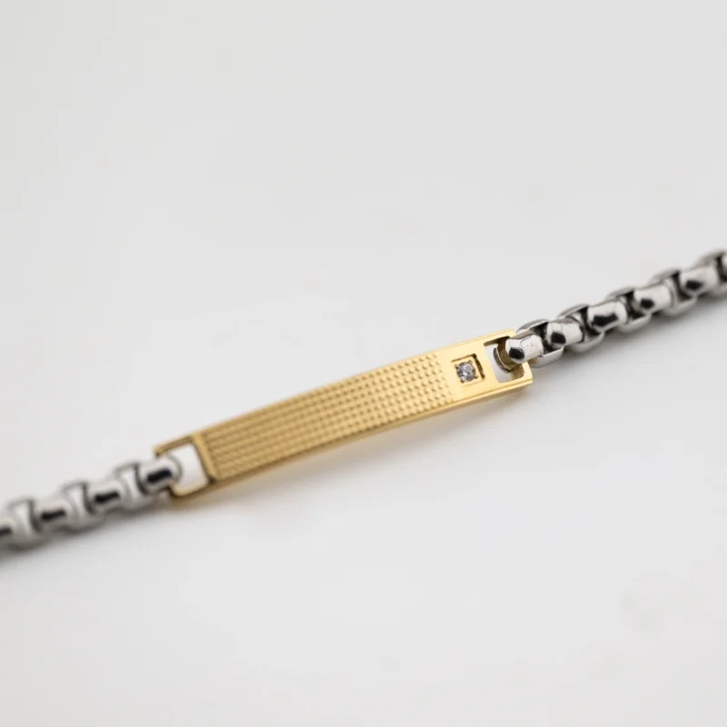 bracciale-breil-tag-and-cross-acciaio-zirconi-tj3225-dettaglio bracciale breil tag and cross acciaio zirconi tj3225 dettaglio