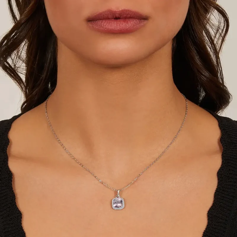 Collana Amen Lady Con Morganite Taglio Radiant e Zirconi Bianchi Argento 925 CLQUABBMOZ indosso