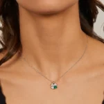 Collana Amen Quadricuore Argento 925 Rodio e Zirconi Bianchi e Verdi CLPQUBV indosso