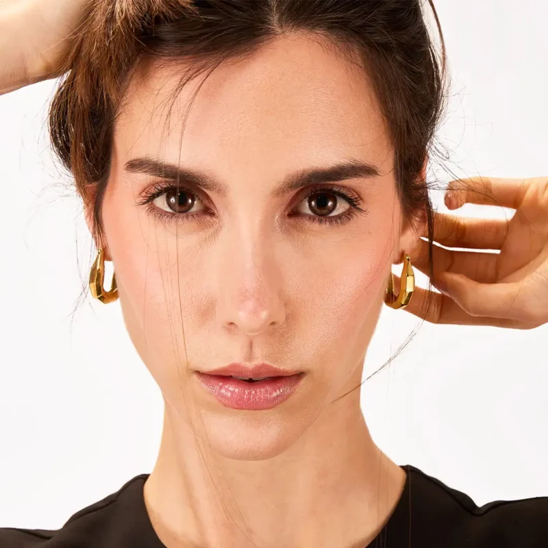 orecchini-breil-hypnotic-acciaio-dorato-tj3834-indosso orecchini breil hypnotic acciaio dorato tj3834 indosso