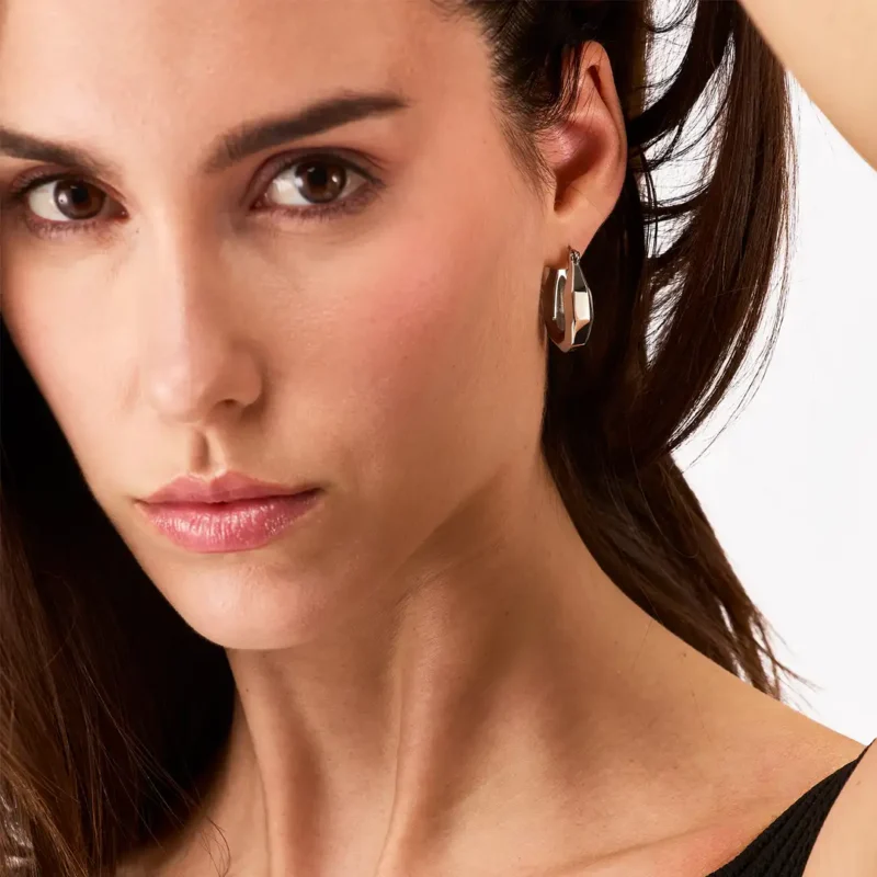 orecchini-breil-hypnotic-acciaio-tj3833-indosso orecchini breil hypnotic acciaio tj3833 indosso