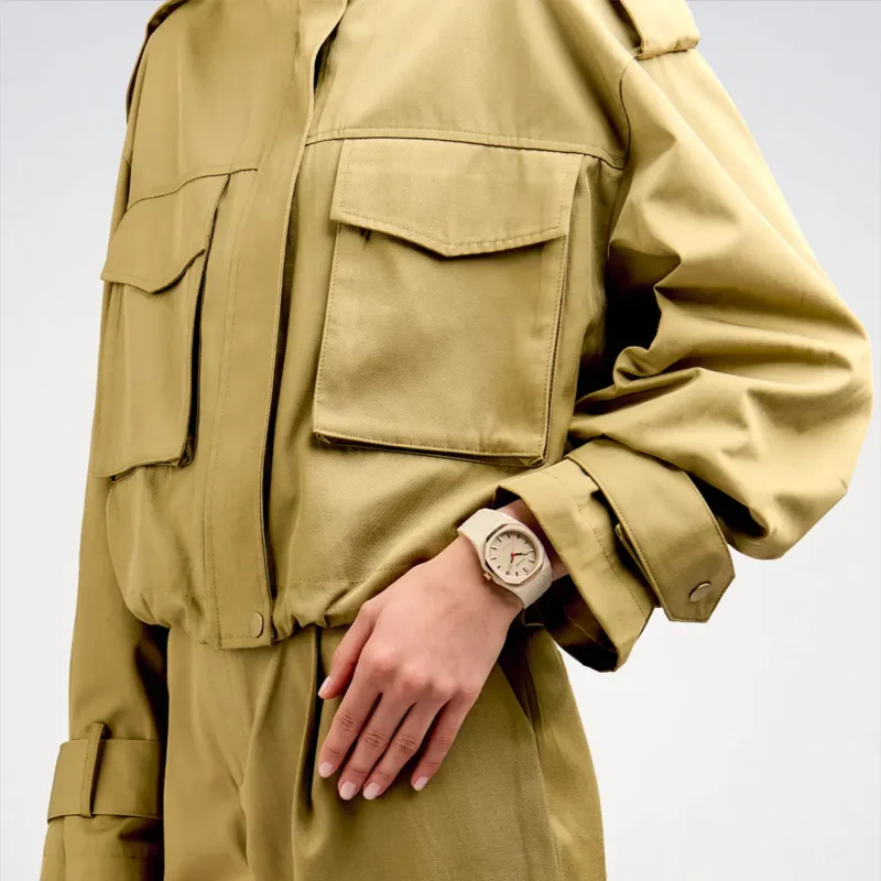 orologio-d1-milano-polycarbon-akebia-mesh-d1-pcbu15-indosso-donna Orologio D1 Milano Polycarbon Akebia Mesh D1-PCBU15 indosso donna