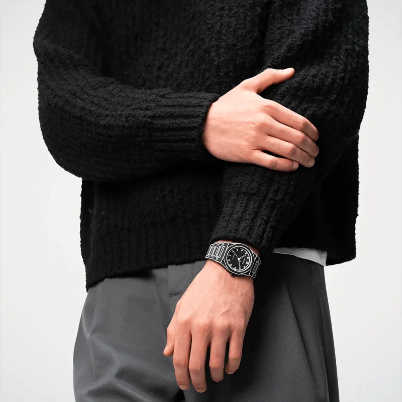 orologio-d1-milano-polycarbon-black-sketch-d1-pcbj33-indosso-uomo Orologio D1 Milano Polycarbon Black Sketch D1-PCBJ33 indosso uomo