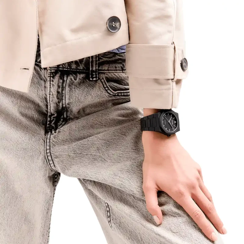 orologio-d1-milano-polycarbon-cloudburst-d1-pcbj11-indosso-donna Orologio D1 Milano Polycarbon Cloudburst D1-PCBJ11 indossa donna