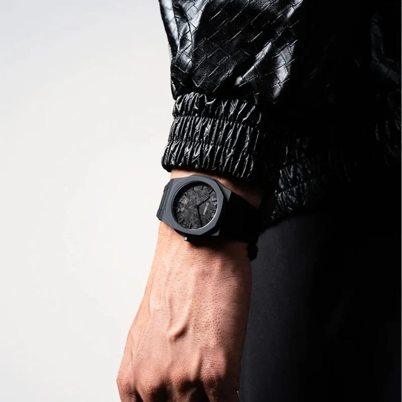 Orologio D1 Milano Polycarbon Poly Carbonium D1-PCBJCR indosso uomo