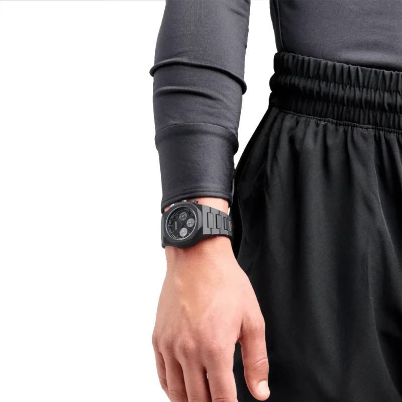 orologio-d1-milano-polychrono-charcoal-black-d1-phbj07-indosso Orologio D1 Milano Polychrono Charcoal Black D1-PHBJ07 indosso