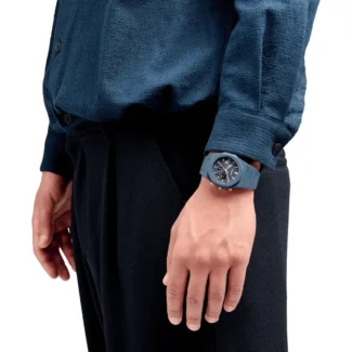 Orologio D1 Milano Polychrono Neptune Blue D1-PHBJ09 indosso uomo