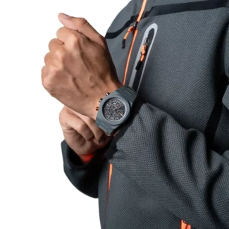 Orologio D1 Milano Polychrono Skeleton Model K D1-PHBJ10 indosso uomo