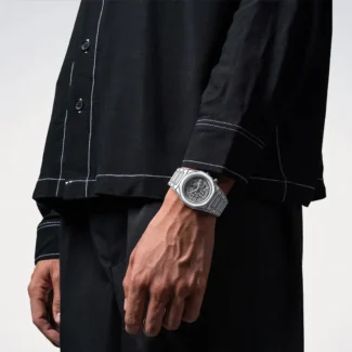 Orologio D1 Milano Polychrono White Sketch D1-PHBJ13 indosso uomo